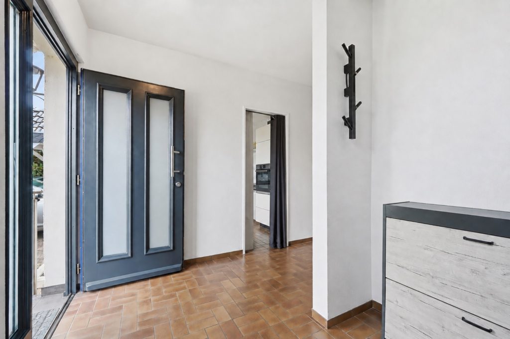 Gütelhöfer Immobilien - Immobilienangebot - Swisttal / Morenhoven - Alle - Großzügiges und kurzfristig bezugsfreies Familiendomizil mit Garten, Garage und neuwertigem Bad