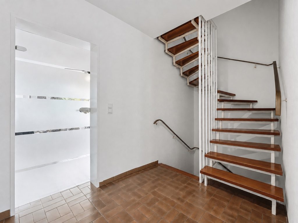 Gütelhöfer Immobilien - Immobilienangebot - Swisttal / Morenhoven - Alle - Großzügiges und kurzfristig bezugsfreies Familiendomizil mit Garten, Garage und neuwertigem Bad