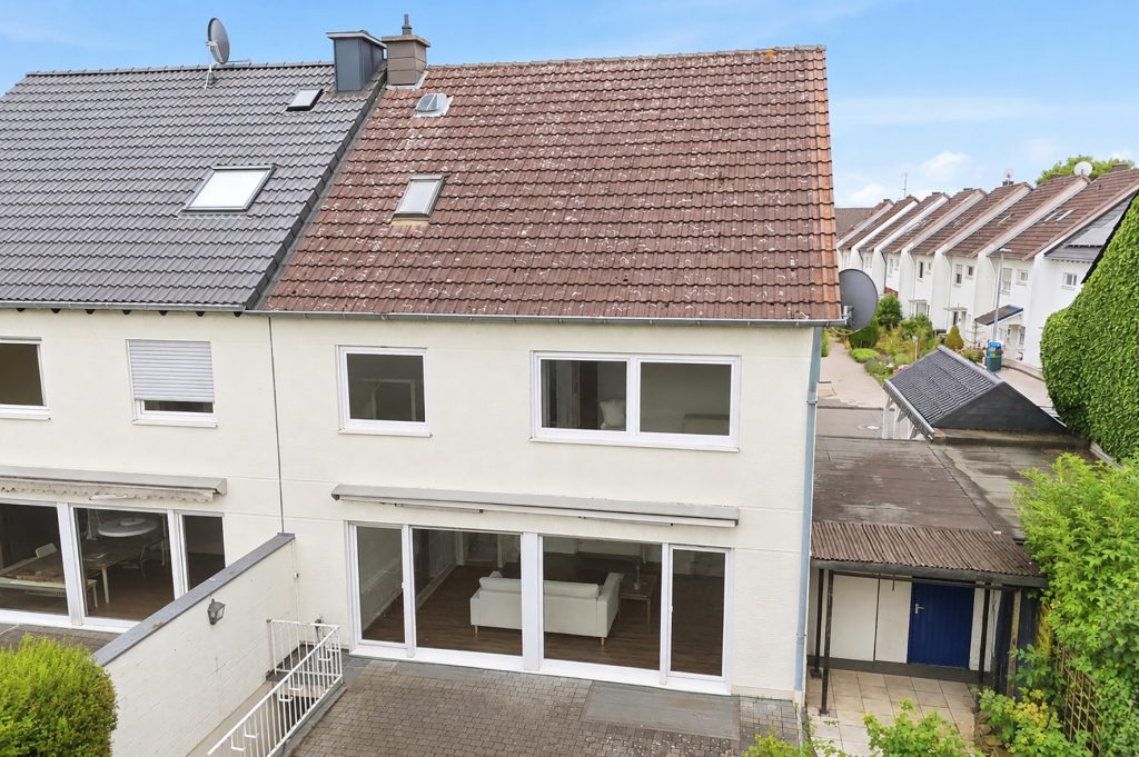 Gütelhöfer Immobilien - Immobilienangebot - Swisttal / Morenhoven - Alle - Großzügiges und kurzfristig bezugsfreies Familiendomizil mit Garten, Garage und neuwertigem Bad