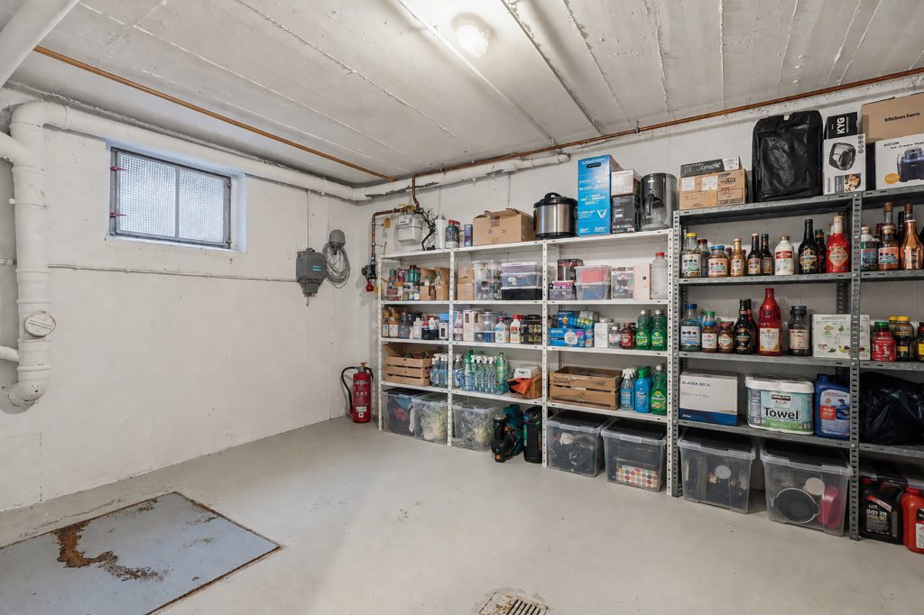 Gütelhöfer Immobilien - Immobilienangebot - Swisttal / Morenhoven - Alle - Großzügiges und kurzfristig bezugsfreies Familiendomizil mit Garten, Garage und neuwertigem Bad
