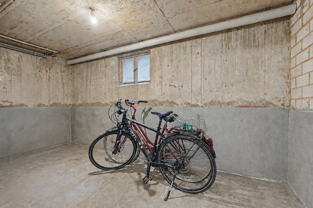 Gütelhöfer Immobilien - Immobilienangebot - Swisttal / Morenhoven - Alle - Großzügiges und kurzfristig bezugsfreies Familiendomizil mit Garten, Garage und neuwertigem Bad