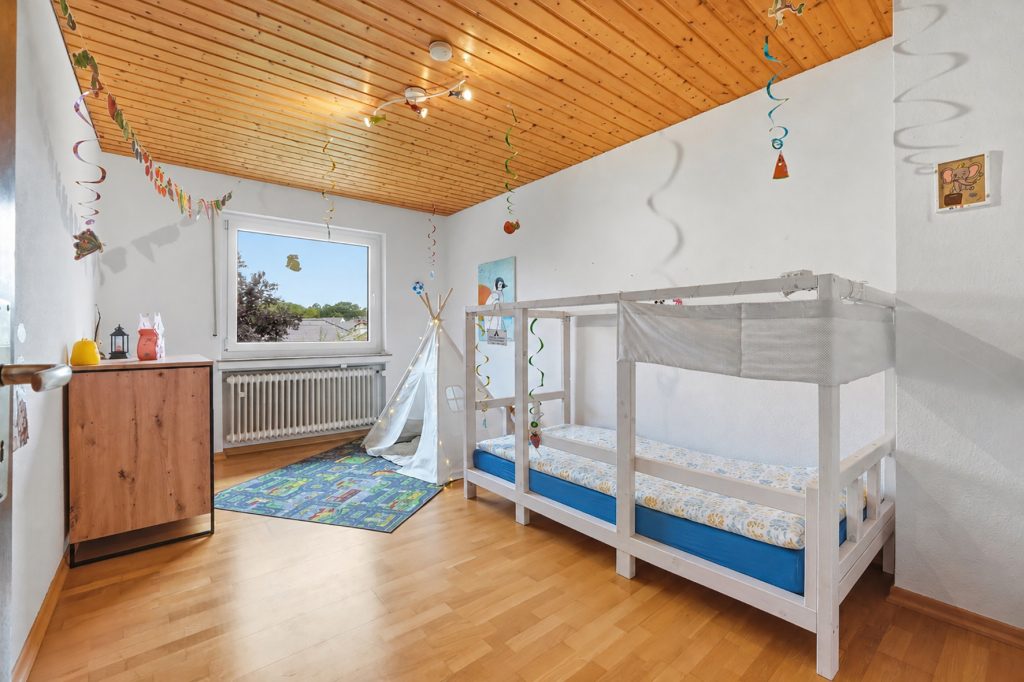 Gütelhöfer Immobilien - Immobilienangebot - Swisttal / Morenhoven - Alle - Großzügiges und kurzfristig bezugsfreies Familiendomizil mit Garten, Garage und neuwertigem Bad