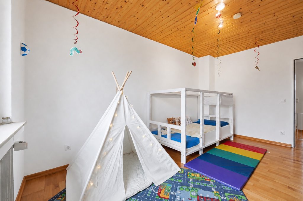 Gütelhöfer Immobilien - Immobilienangebot - Swisttal / Morenhoven - Alle - Großzügiges und kurzfristig bezugsfreies Familiendomizil mit Garten, Garage und neuwertigem Bad