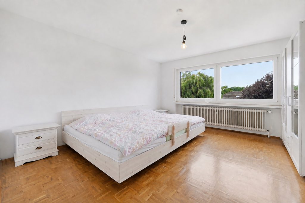Gütelhöfer Immobilien - Immobilienangebot - Swisttal / Morenhoven - Alle - Großzügiges und kurzfristig bezugsfreies Familiendomizil mit Garten, Garage und neuwertigem Bad