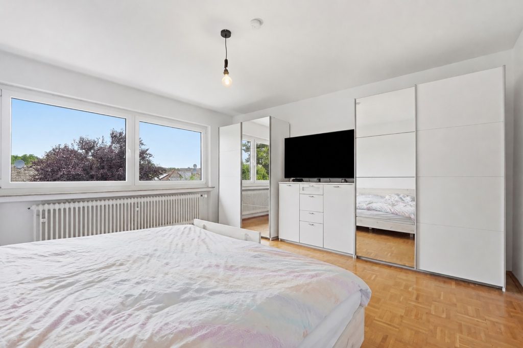 Gütelhöfer Immobilien - Immobilienangebot - Swisttal / Morenhoven - Alle - Großzügiges und kurzfristig bezugsfreies Familiendomizil mit Garten, Garage und neuwertigem Bad