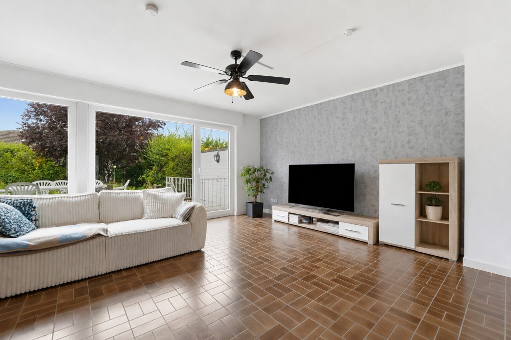 Gütelhöfer Immobilien - Immobilienangebot - Swisttal / Morenhoven - Alle - Großzügiges und kurzfristig bezugsfreies Familiendomizil mit Garten, Garage und neuwertigem Bad