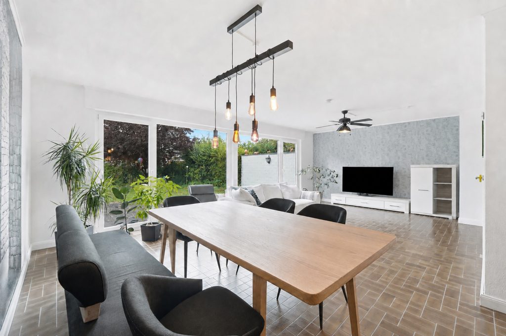 Gütelhöfer Immobilien - Immobilienangebot - Swisttal / Morenhoven - Alle - Großzügiges und kurzfristig bezugsfreies Familiendomizil mit Garten, Garage und neuwertigem Bad