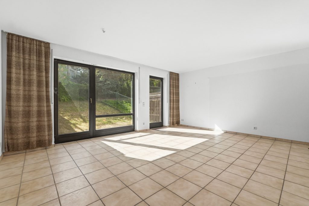 Gütelhöfer Immobilien - Immobilienangebot - Bonn / Hardtberg - Alle - Bezugsfreies Reihenmittelhaus mit Garten und KFZ-Stellplatz und viel Potenzial in Bonn-Hardtberg