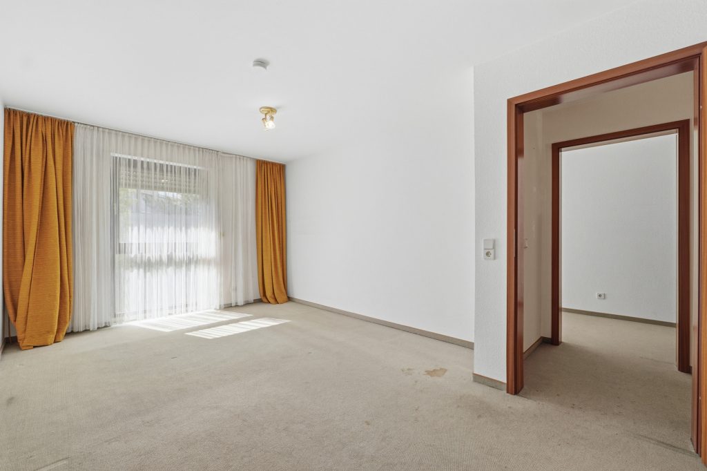 Gütelhöfer Immobilien - Immobilienangebot - Bonn / Hardtberg - Alle - Bezugsfreies Reihenmittelhaus mit Garten und KFZ-Stellplatz und viel Potenzial in Bonn-Hardtberg