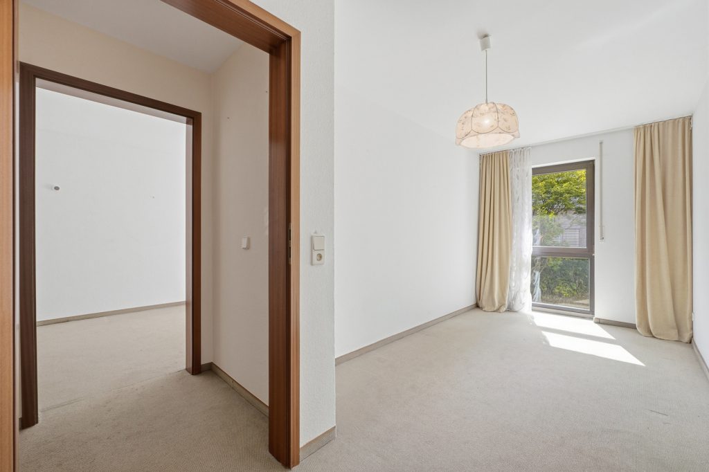 Gütelhöfer Immobilien - Immobilienangebot - Bonn / Hardtberg - Alle - Bezugsfreies Reihenmittelhaus mit Garten und KFZ-Stellplatz und viel Potenzial in Bonn-Hardtberg