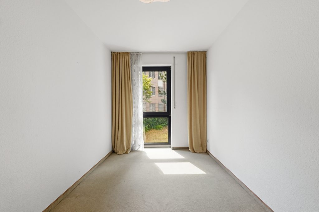 Gütelhöfer Immobilien - Immobilienangebot - Bonn / Hardtberg - Alle - Bezugsfreies Reihenmittelhaus mit Garten und KFZ-Stellplatz und viel Potenzial in Bonn-Hardtberg