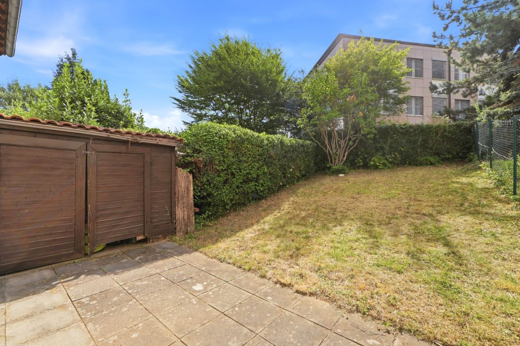 Gütelhöfer Immobilien - Immobilienangebot - Bonn / Hardtberg - Alle - Bezugsfreies Reihenmittelhaus mit Garten und KFZ-Stellplatz und viel Potenzial in Bonn-Hardtberg