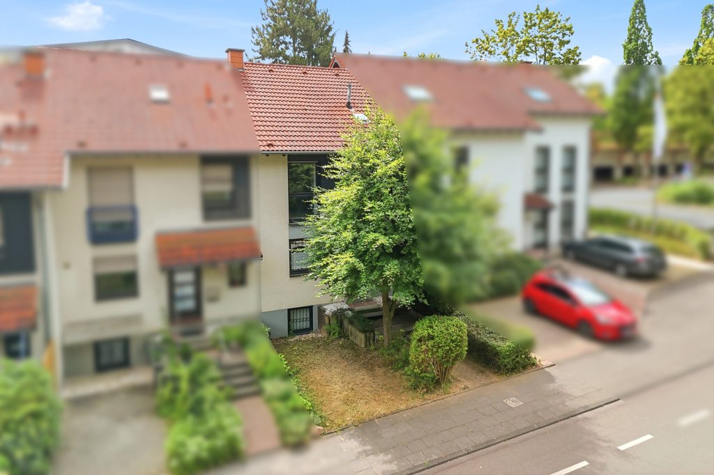 Gütelhöfer Immobilien - Immobilienangebot - Bonn / Hardtberg - Alle - Bezugsfreies Reihenmittelhaus mit Garten und KFZ-Stellplatz und viel Potenzial in Bonn-Hardtberg