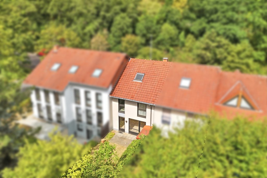 Gütelhöfer Immobilien - Immobilienangebot - Bonn / Hardtberg - Alle - Bezugsfreies Reihenmittelhaus mit Garten und KFZ-Stellplatz und viel Potenzial in Bonn-Hardtberg