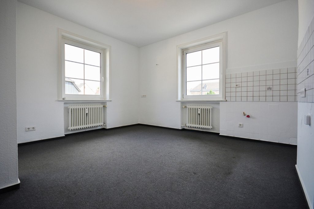 Gütelhöfer Immobilien - Immobilienangebot - Alfter - Alle - Helles Wohngefühl auf 82 m²! Renovierte 2-Zimmer-Wohnung mit PKW-Stellplatz in zentraler Lage