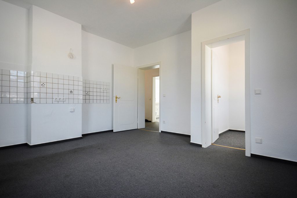 Gütelhöfer Immobilien - Immobilienangebot - Alfter - Alle - Helles Wohngefühl auf 82 m²! Renovierte 2-Zimmer-Wohnung mit PKW-Stellplatz in zentraler Lage