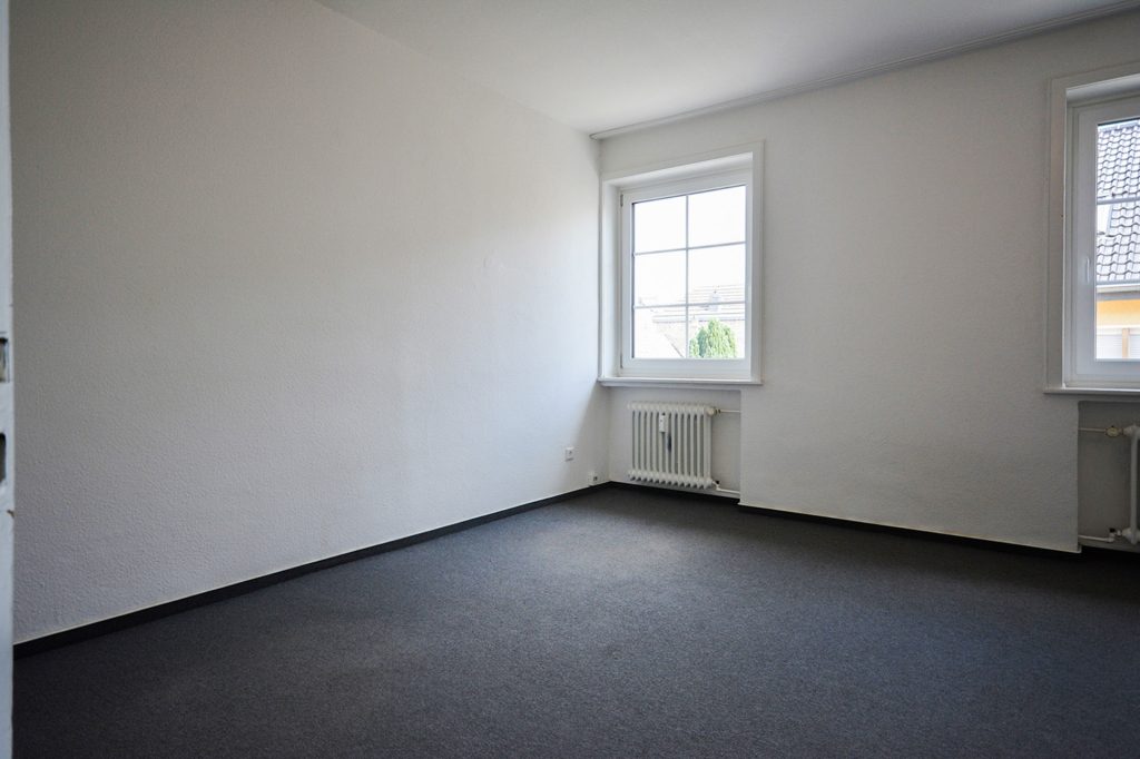 Gütelhöfer Immobilien - Immobilienangebot - Alfter - Alle - Helles Wohngefühl auf 82 m²! Renovierte 2-Zimmer-Wohnung mit PKW-Stellplatz in zentraler Lage