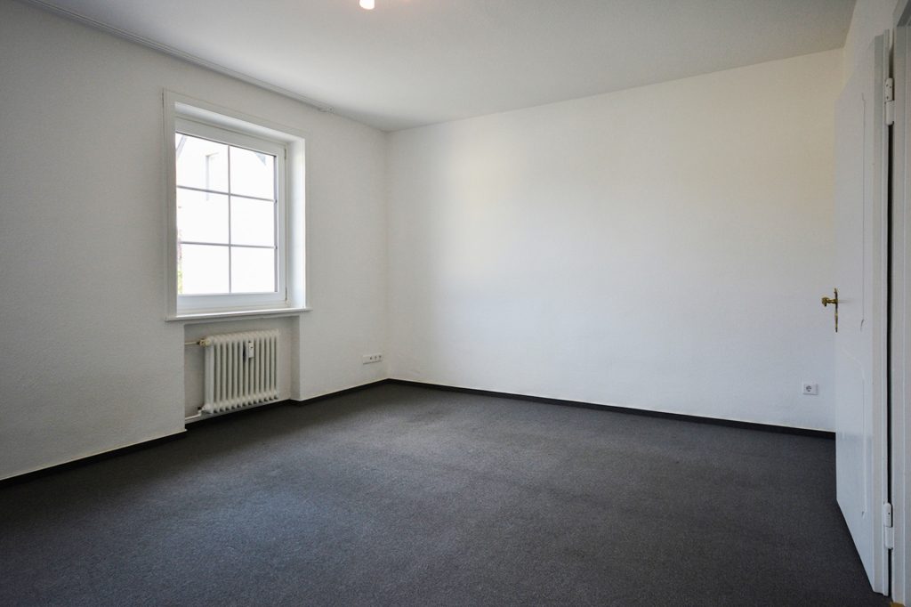Gütelhöfer Immobilien - Immobilienangebot - Alfter - Alle - Helles Wohngefühl auf 82 m²! Renovierte 2-Zimmer-Wohnung mit PKW-Stellplatz in zentraler Lage