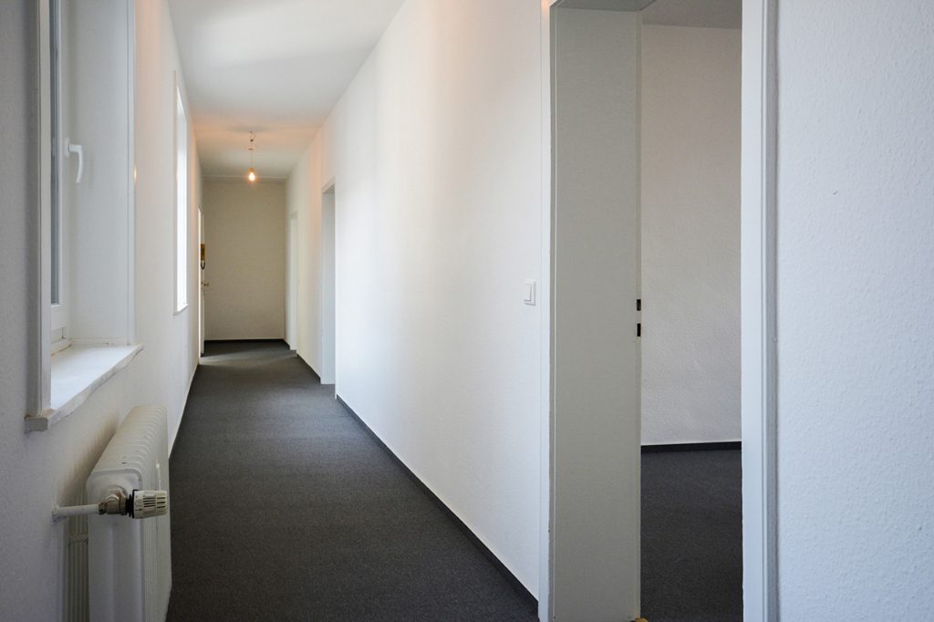 Gütelhöfer Immobilien - Immobilienangebot - Alfter - Alle - Helles Wohngefühl auf 82 m²! Renovierte 2-Zimmer-Wohnung mit PKW-Stellplatz in zentraler Lage