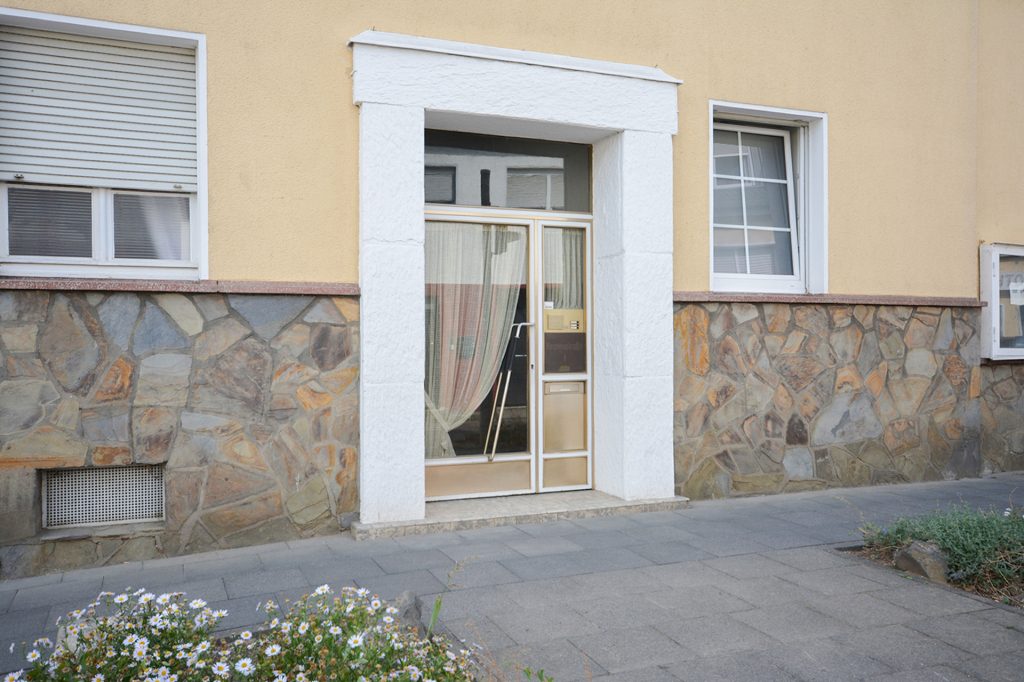Gütelhöfer Immobilien - Immobilienangebot - Alfter - Alle - Helles Wohngefühl auf 82 m²! Renovierte 2-Zimmer-Wohnung mit PKW-Stellplatz in zentraler Lage