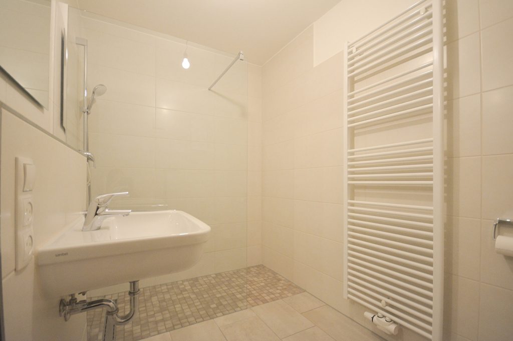 Gütelhöfer Immobilien - Immobilienangebot - Alfter - Alle - Bezugsfreie und großzügige Dreiraumwohnung mit Balkon und Stellplatz in zentraler Lage von Alfter