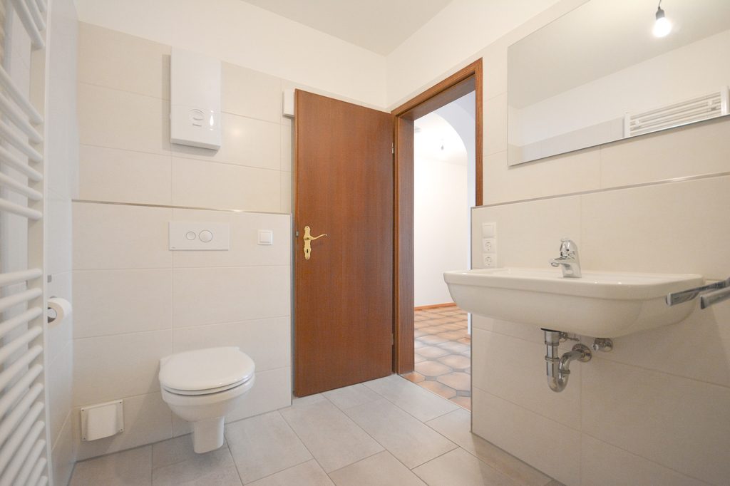 Gütelhöfer Immobilien - Immobilienangebot - Alfter - Alle - Bezugsfreie und großzügige Dreiraumwohnung mit Balkon und Stellplatz in zentraler Lage von Alfter