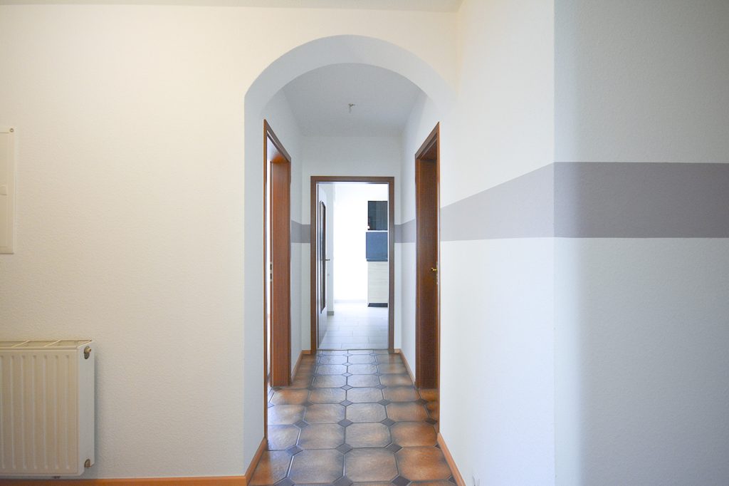 Gütelhöfer Immobilien - Immobilienangebot - Alfter - Alle - Bezugsfreie und großzügige Dreiraumwohnung mit Balkon und Stellplatz in zentraler Lage von Alfter