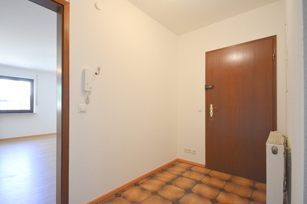 Gütelhöfer Immobilien - Immobilienangebot - Alfter - Alle - Bezugsfreie und großzügige Dreiraumwohnung mit Balkon und Stellplatz in zentraler Lage von Alfter
