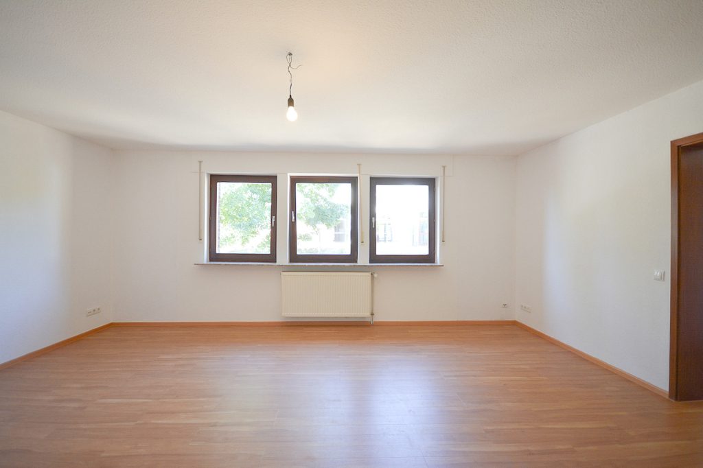 Gütelhöfer Immobilien - Immobilienangebot - Alfter - Alle - Bezugsfreie und großzügige Dreiraumwohnung mit Balkon und Stellplatz in zentraler Lage von Alfter