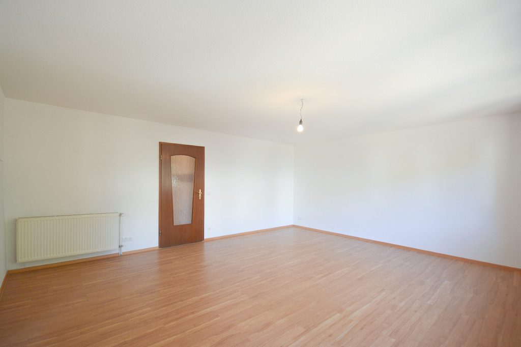 Gütelhöfer Immobilien - Immobilienangebot - Alfter - Alle - Bezugsfreie und großzügige Dreiraumwohnung mit Balkon und Stellplatz in zentraler Lage von Alfter