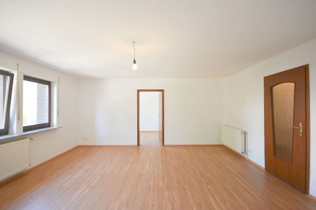 Gütelhöfer Immobilien - Immobilienangebot - Alfter - Alle - Bezugsfreie und großzügige Dreiraumwohnung mit Balkon und Stellplatz in zentraler Lage von Alfter