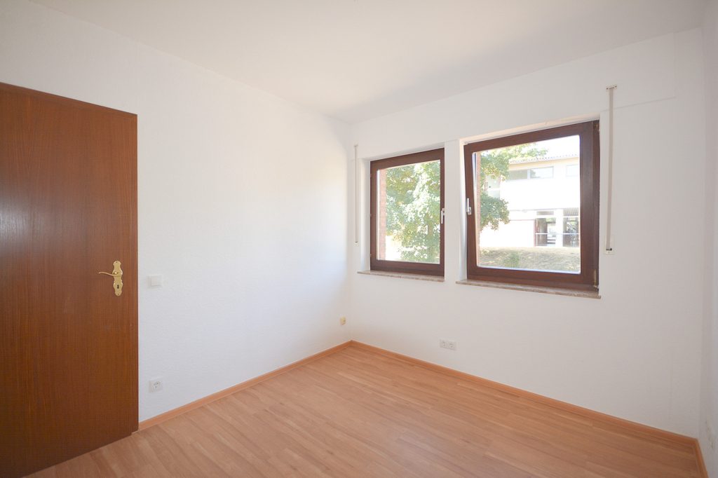 Gütelhöfer Immobilien - Immobilienangebot - Alfter - Alle - Bezugsfreie und großzügige Dreiraumwohnung mit Balkon und Stellplatz in zentraler Lage von Alfter