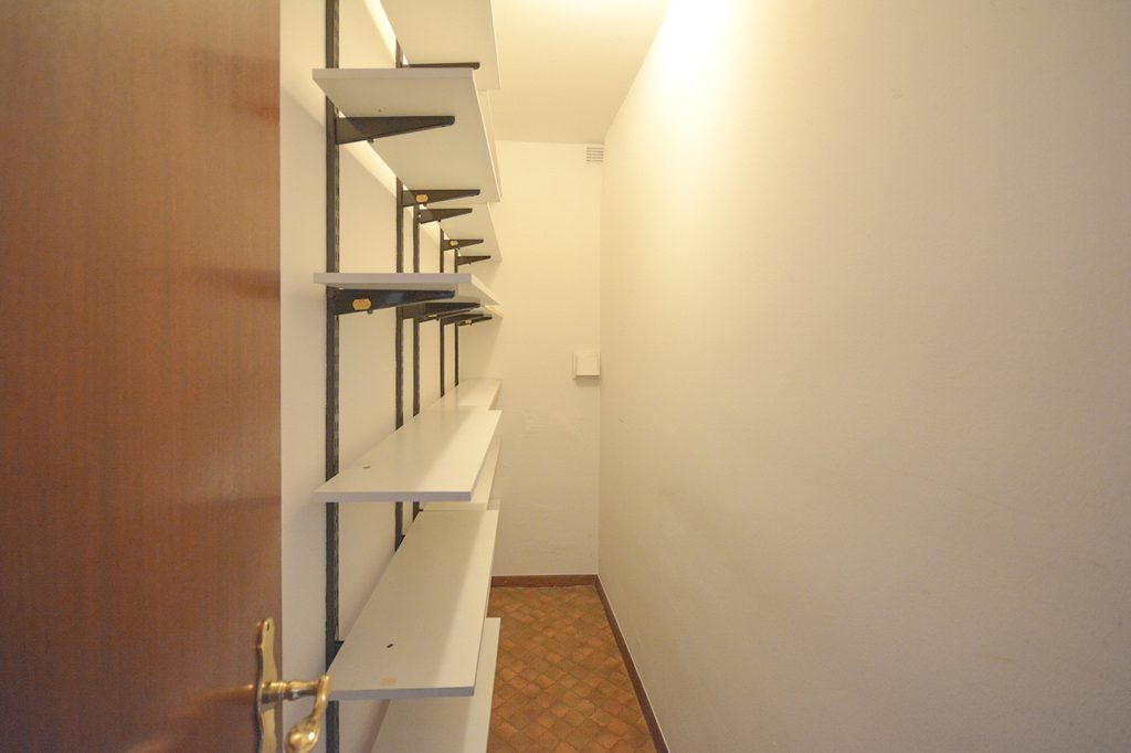 Gütelhöfer Immobilien - Immobilienangebot - Alfter - Alle - Bezugsfreie und großzügige Dreiraumwohnung mit Balkon und Stellplatz in zentraler Lage von Alfter
