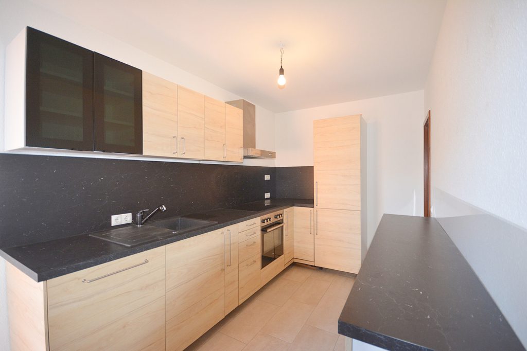 Gütelhöfer Immobilien - Immobilienangebot - Alfter - Alle - Bezugsfreie und großzügige Dreiraumwohnung mit Balkon und Stellplatz in zentraler Lage von Alfter