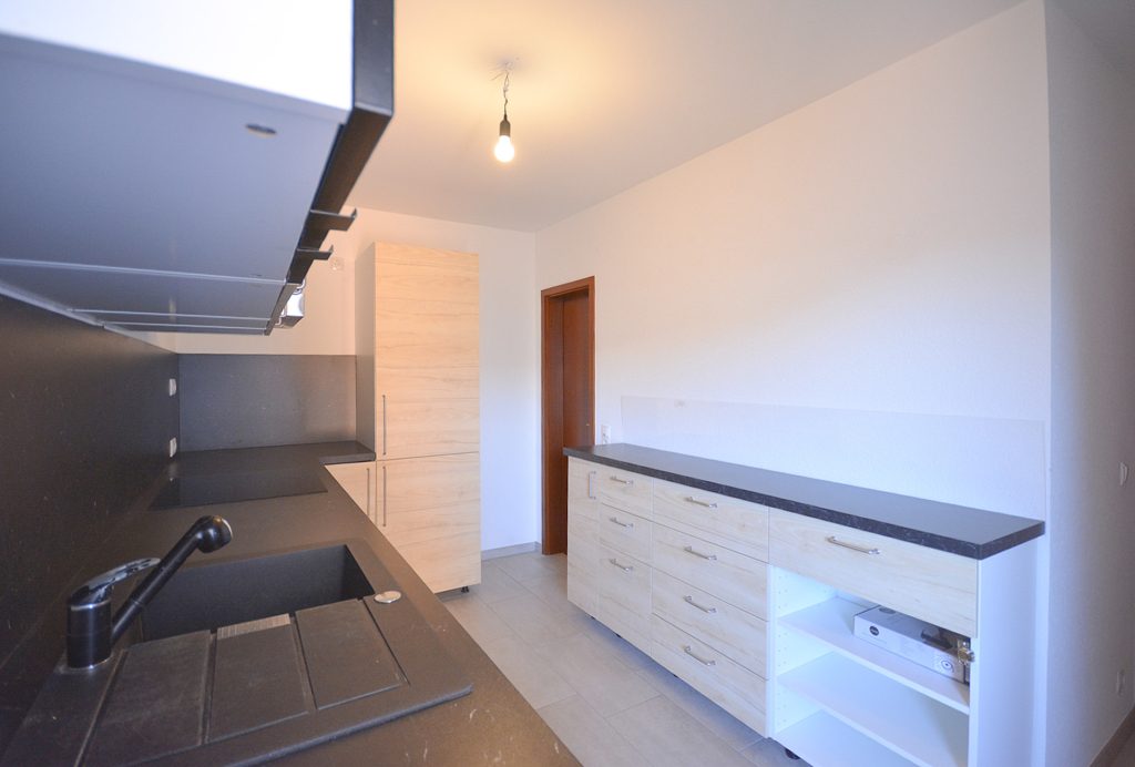 Gütelhöfer Immobilien - Immobilienangebot - Alfter - Alle - Bezugsfreie und großzügige Dreiraumwohnung mit Balkon und Stellplatz in zentraler Lage von Alfter