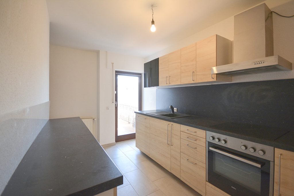 Gütelhöfer Immobilien - Immobilienangebot - Alfter - Alle - Bezugsfreie und großzügige Dreiraumwohnung mit Balkon und Stellplatz in zentraler Lage von Alfter