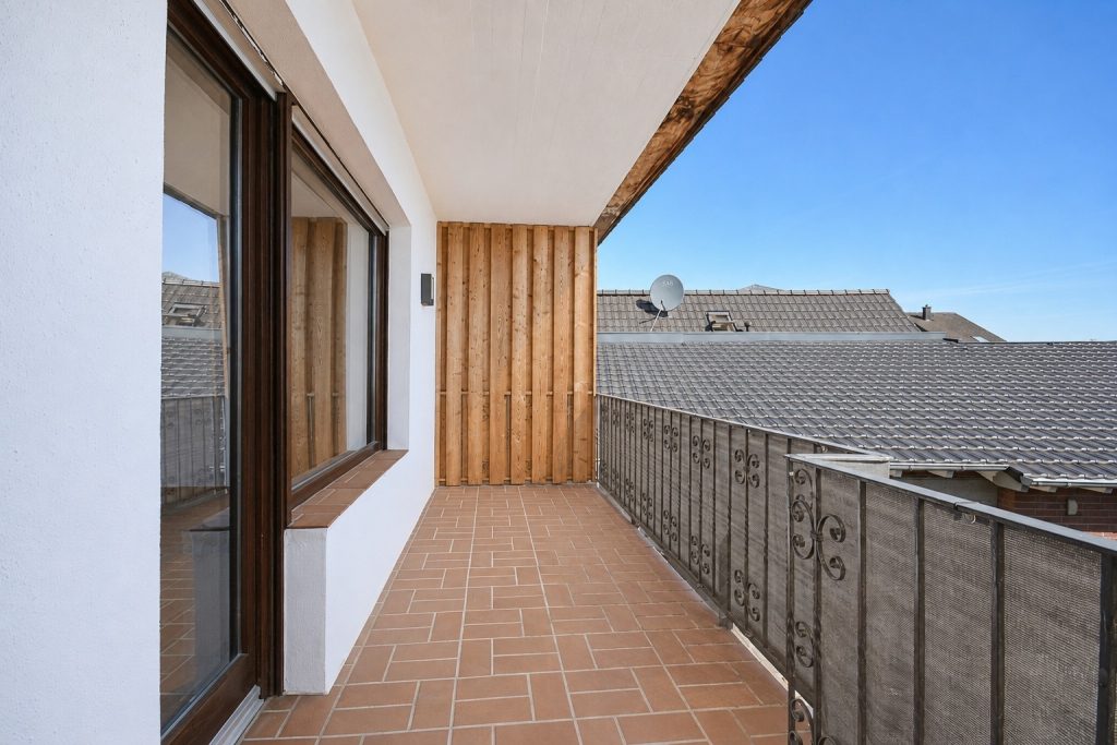 Gütelhöfer Immobilien - Immobilienangebot - Alfter - Alle - Bezugsfreie und großzügige Dreiraumwohnung mit Balkon und Stellplatz in zentraler Lage von Alfter
