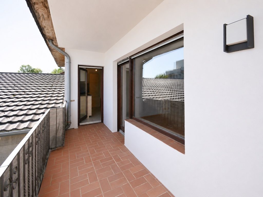 Gütelhöfer Immobilien - Immobilienangebot - Alfter - Alle - Bezugsfreie und großzügige Dreiraumwohnung mit Balkon und Stellplatz in zentraler Lage von Alfter