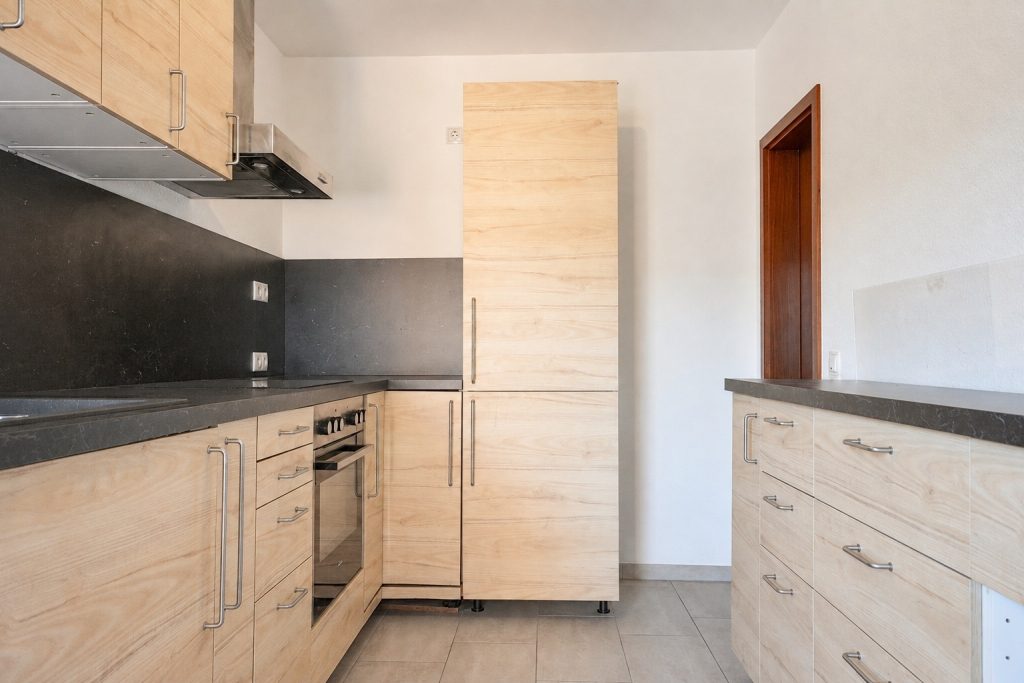 Gütelhöfer Immobilien - Immobilienangebot - Alfter - Alle - Bezugsfreie und großzügige Dreiraumwohnung mit Balkon und Stellplatz in zentraler Lage von Alfter