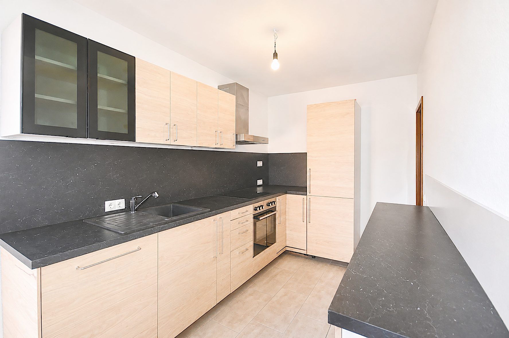 Gütelhöfer Immobilien - Immobilienangebot - Alfter - Alle - Bezugsfreie und großzügige Dreiraumwohnung mit Balkon und Stellplatz in zentraler Lage von Alfter