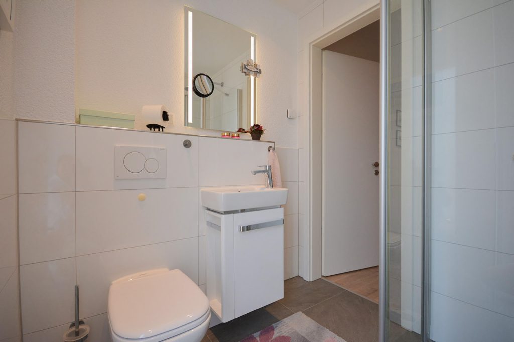 Gütelhöfer Immobilien - Immobilienangebot - Weilerswist / Lommersum - Alle - Neuwertige und großzügige Dreiraumwohnung mit Terrasse und Garage in Weilerswist / Lommersum