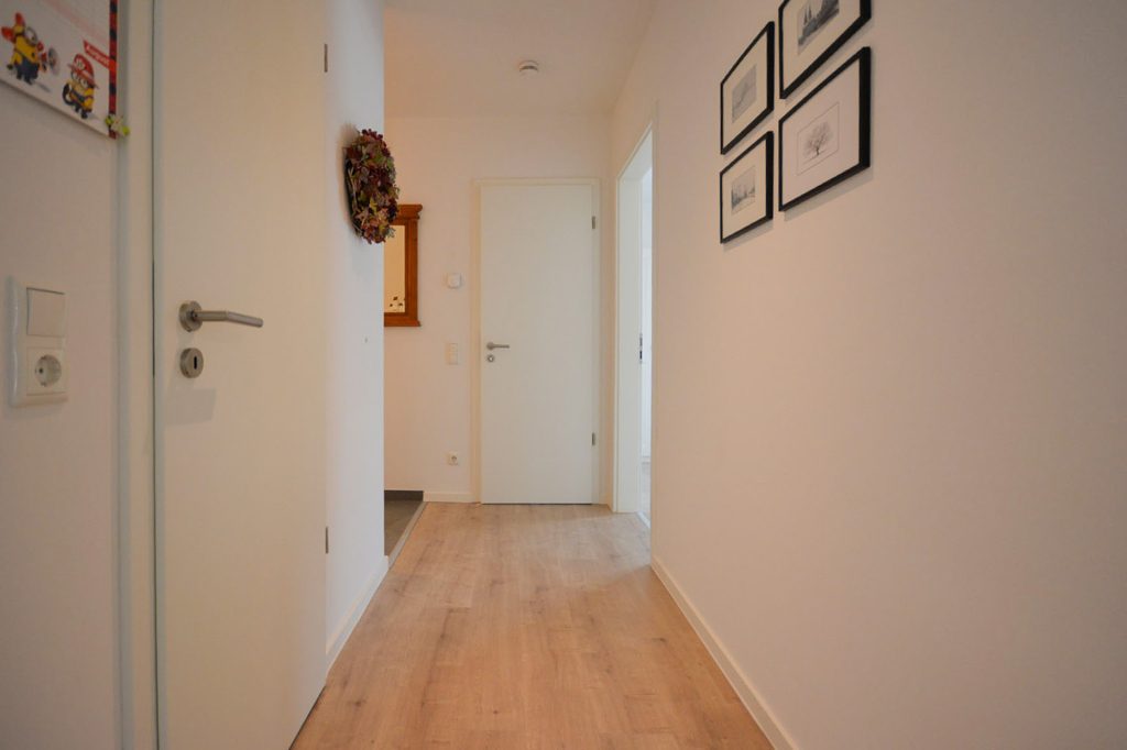 Gütelhöfer Immobilien - Immobilienangebot - Weilerswist / Lommersum - Alle - Neuwertige und großzügige Dreiraumwohnung mit Terrasse und Garage in Weilerswist / Lommersum