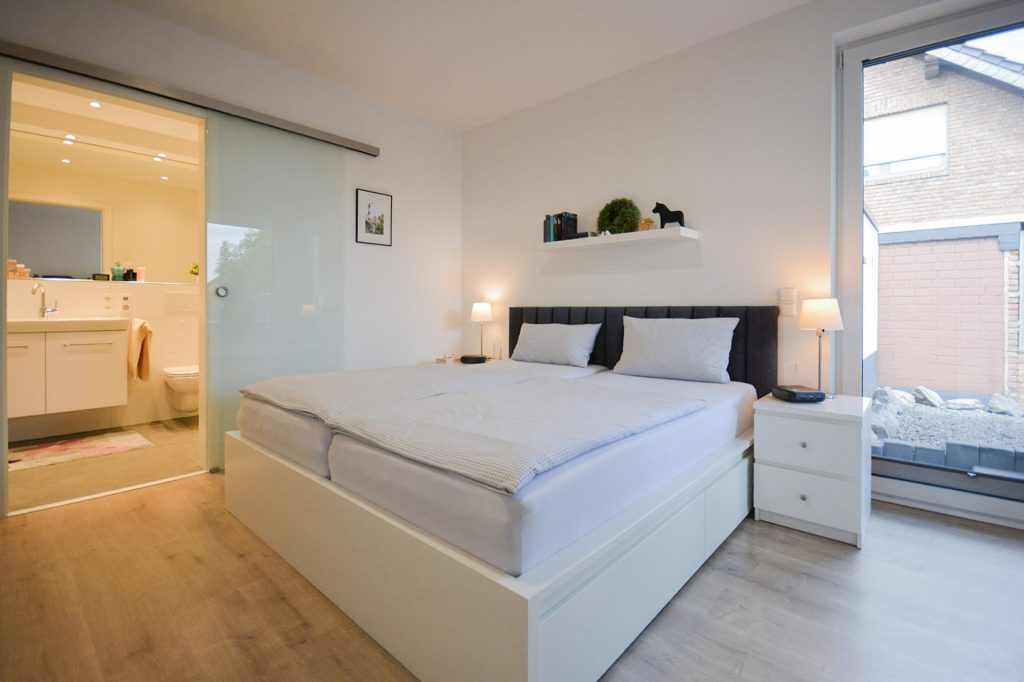 Gütelhöfer Immobilien - Immobilienangebot - Weilerswist / Lommersum - Alle - Neuwertige und großzügige Dreiraumwohnung mit Terrasse und Garage in Weilerswist / Lommersum