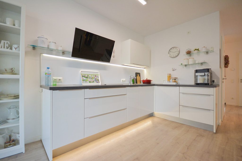 Gütelhöfer Immobilien - Immobilienangebot - Weilerswist / Lommersum - Alle - Neuwertige und großzügige Dreiraumwohnung mit Terrasse und Garage in Weilerswist / Lommersum