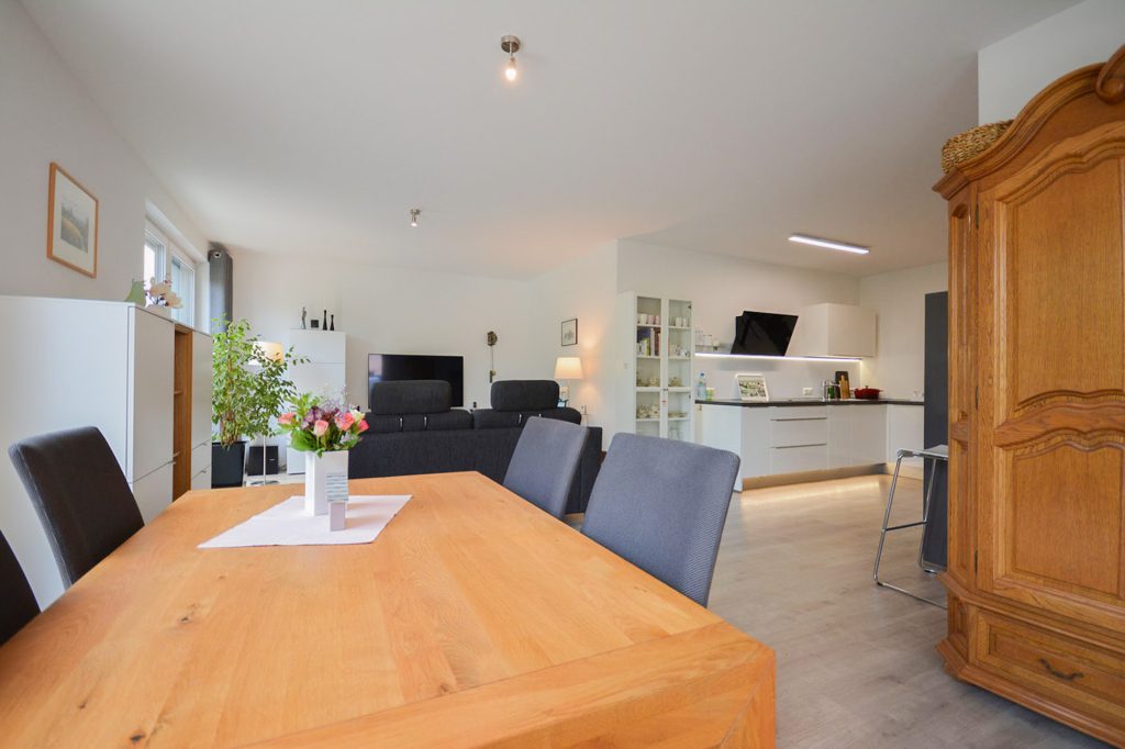 Gütelhöfer Immobilien - Immobilienangebot - Weilerswist / Lommersum - Alle - Neuwertige und großzügige Dreiraumwohnung mit Terrasse und Garage in Weilerswist / Lommersum