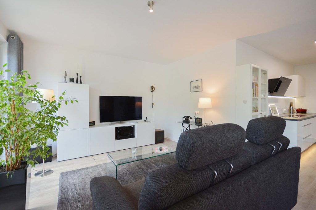 Gütelhöfer Immobilien - Immobilienangebot - Weilerswist / Lommersum - Alle - Neuwertige und großzügige Dreiraumwohnung mit Terrasse und Garage in Weilerswist / Lommersum