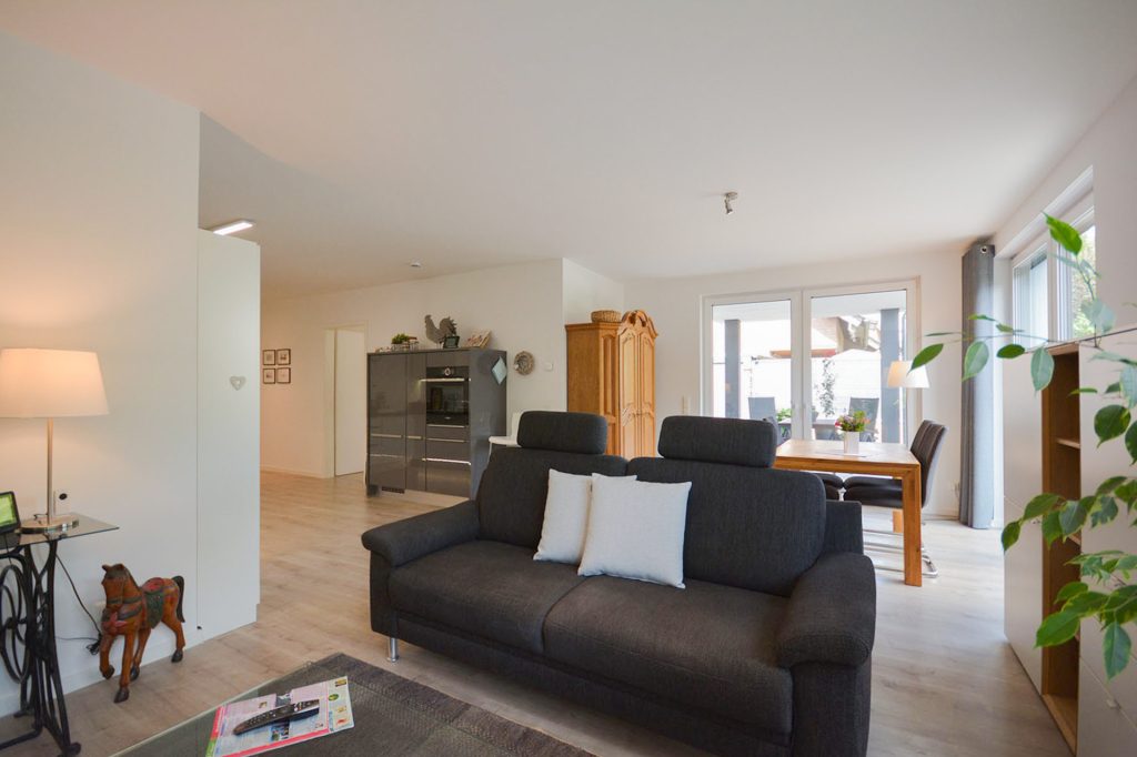 Gütelhöfer Immobilien - Immobilienangebot - Weilerswist / Lommersum - Alle - Neuwertige und großzügige Dreiraumwohnung mit Terrasse und Garage in Weilerswist / Lommersum