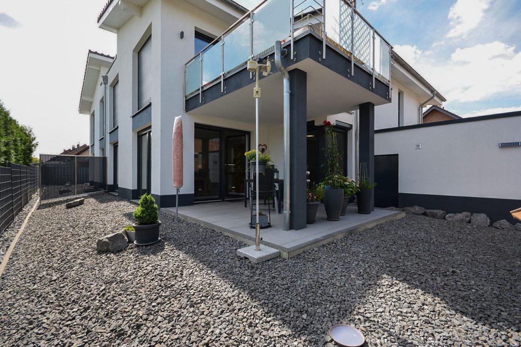 Gütelhöfer Immobilien - Immobilienangebot - Weilerswist / Lommersum - Alle - Neuwertige und großzügige Dreiraumwohnung mit Terrasse und Garage in Weilerswist / Lommersum