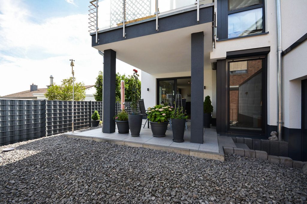 Gütelhöfer Immobilien - Immobilienangebot - Weilerswist / Lommersum - Alle - Neuwertige und großzügige Dreiraumwohnung mit Terrasse und Garage in Weilerswist / Lommersum