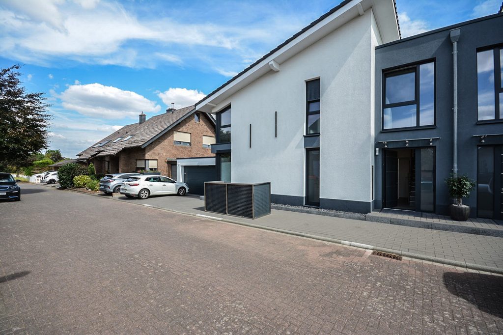 Gütelhöfer Immobilien - Immobilienangebot - Weilerswist / Lommersum - Alle - Neuwertige und großzügige Dreiraumwohnung mit Terrasse und Garage in Weilerswist / Lommersum